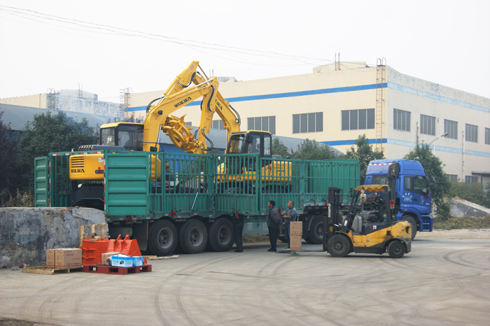 沃爾華集團(tuán)7臺(tái)DLS系列挖掘機(jī)順利出口古巴共和國(guó)