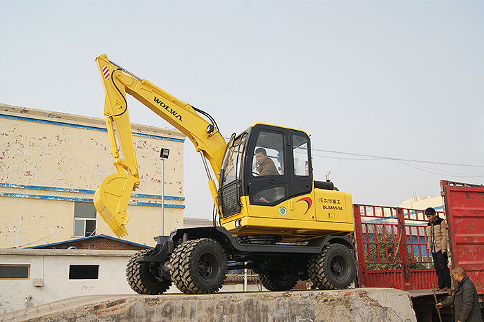 沃爾華集團5臺挖掘機順利出口泰國