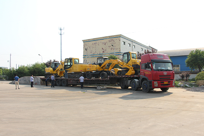 沃爾華集團10臺輪式挖掘機順利出口秘魯