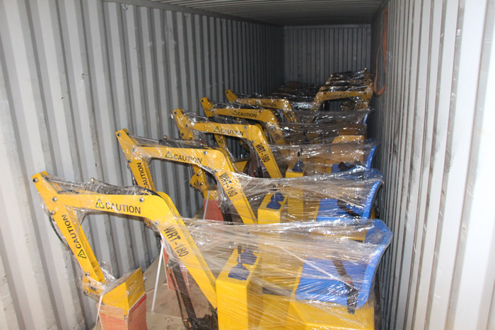 沃爾華集團第二批20臺兒童挖掘機發往新加坡