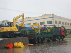 沃爾華集團(tuán)6臺(tái)挖掘機(jī)順利出口印度